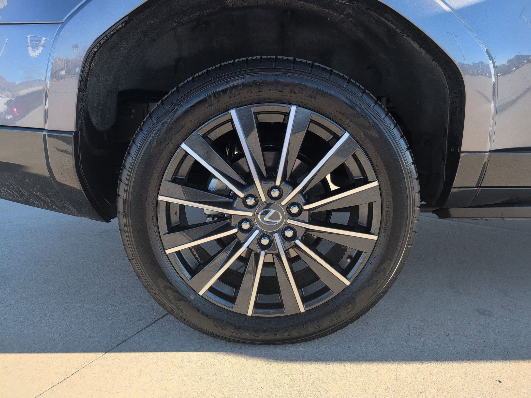 Used 2024 Lexus GX 550 w/ Accessory Package (2T) image 13