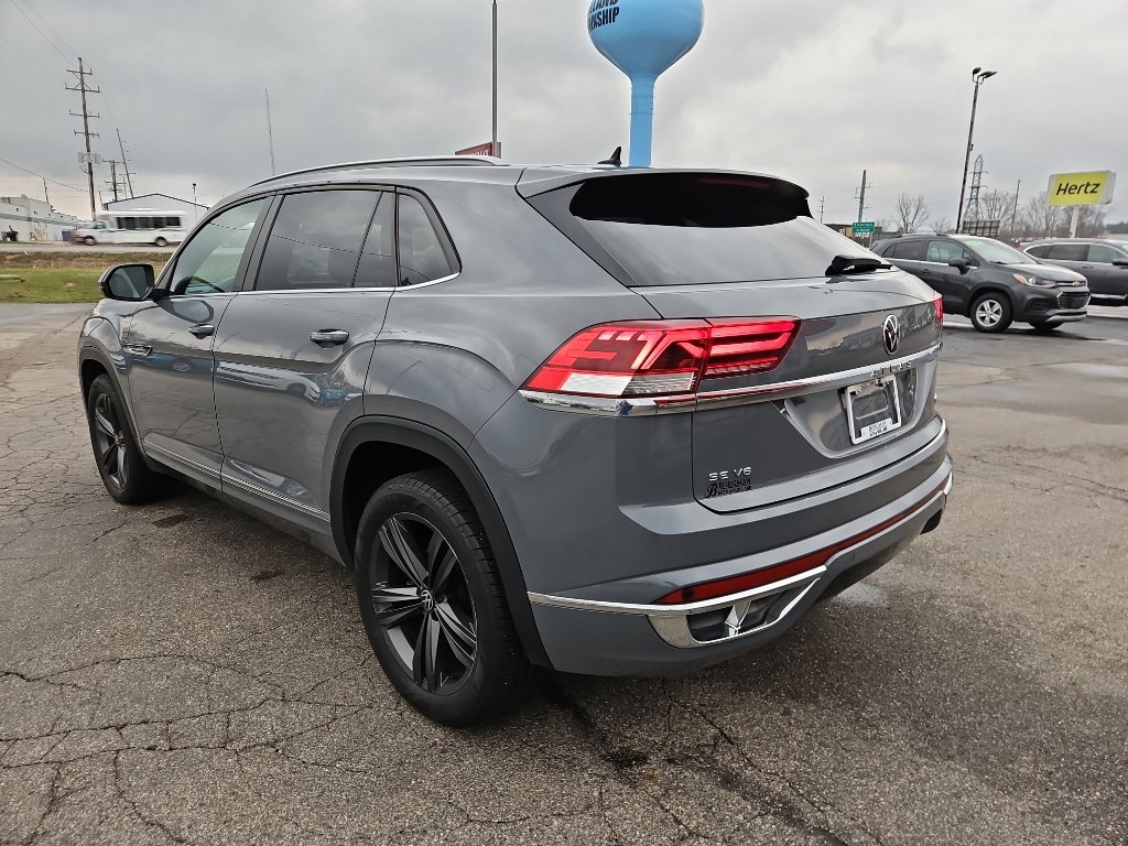 Used 2021 Volkswagen Atlas Cross Sport SE w/ Panoramic Sunroof Package image 2