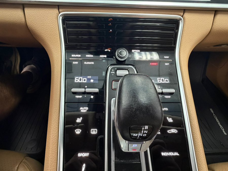 Used 2018 Porsche Panamera 4 AWD/4WD image 72