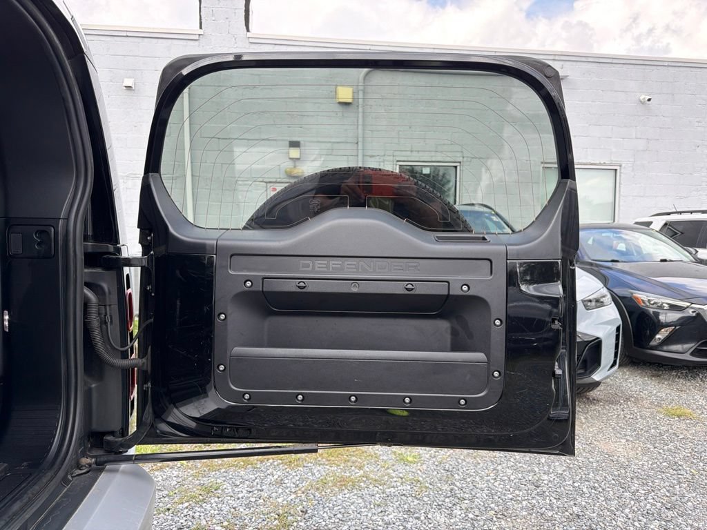 Used 2023 Land Rover Defender 130 SE AWD/4WD image 10