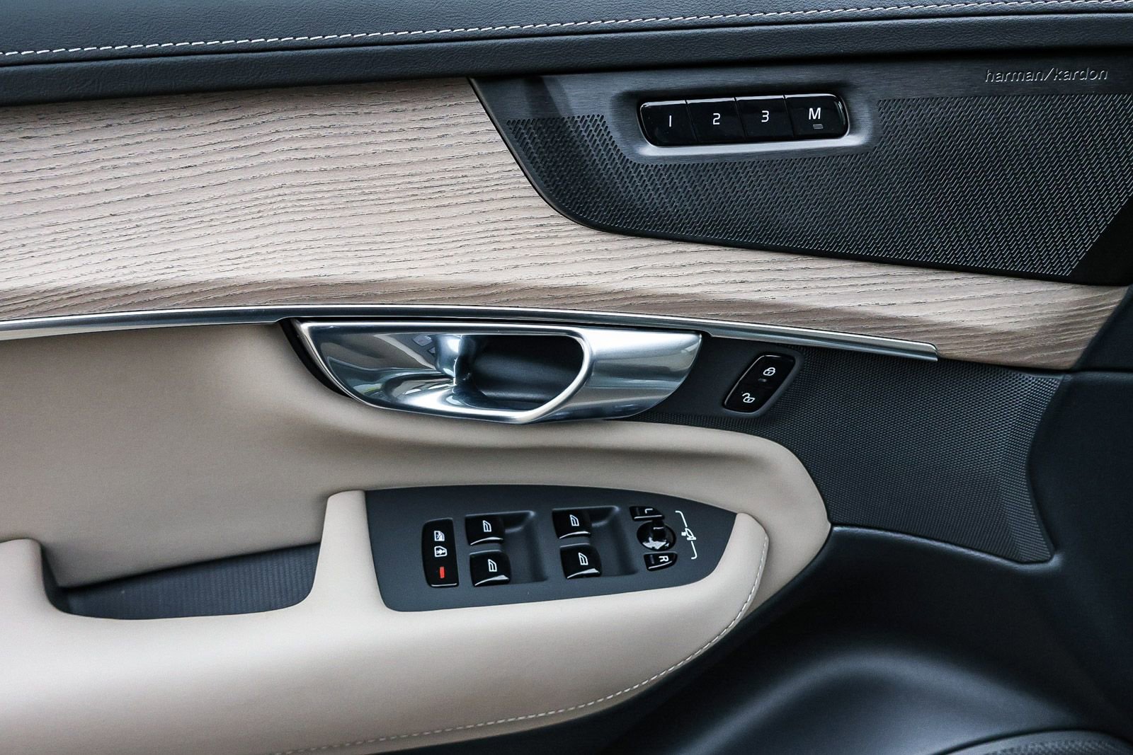 New 2026 Volvo XC90 B5 Plus w/ Protection Package image 29