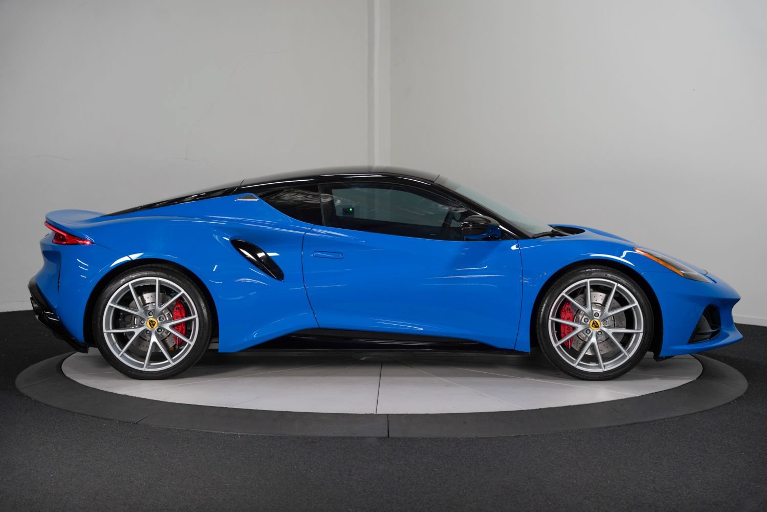 Used 2024 Lotus Emira First Edition RWD image 8
