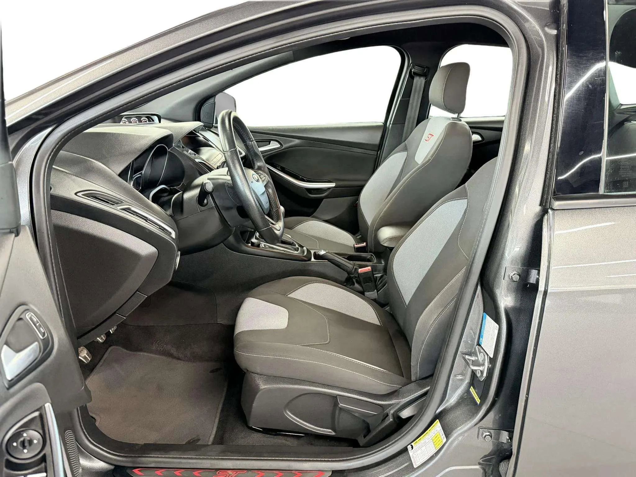 Used 2018 Ford Focus ST image 9