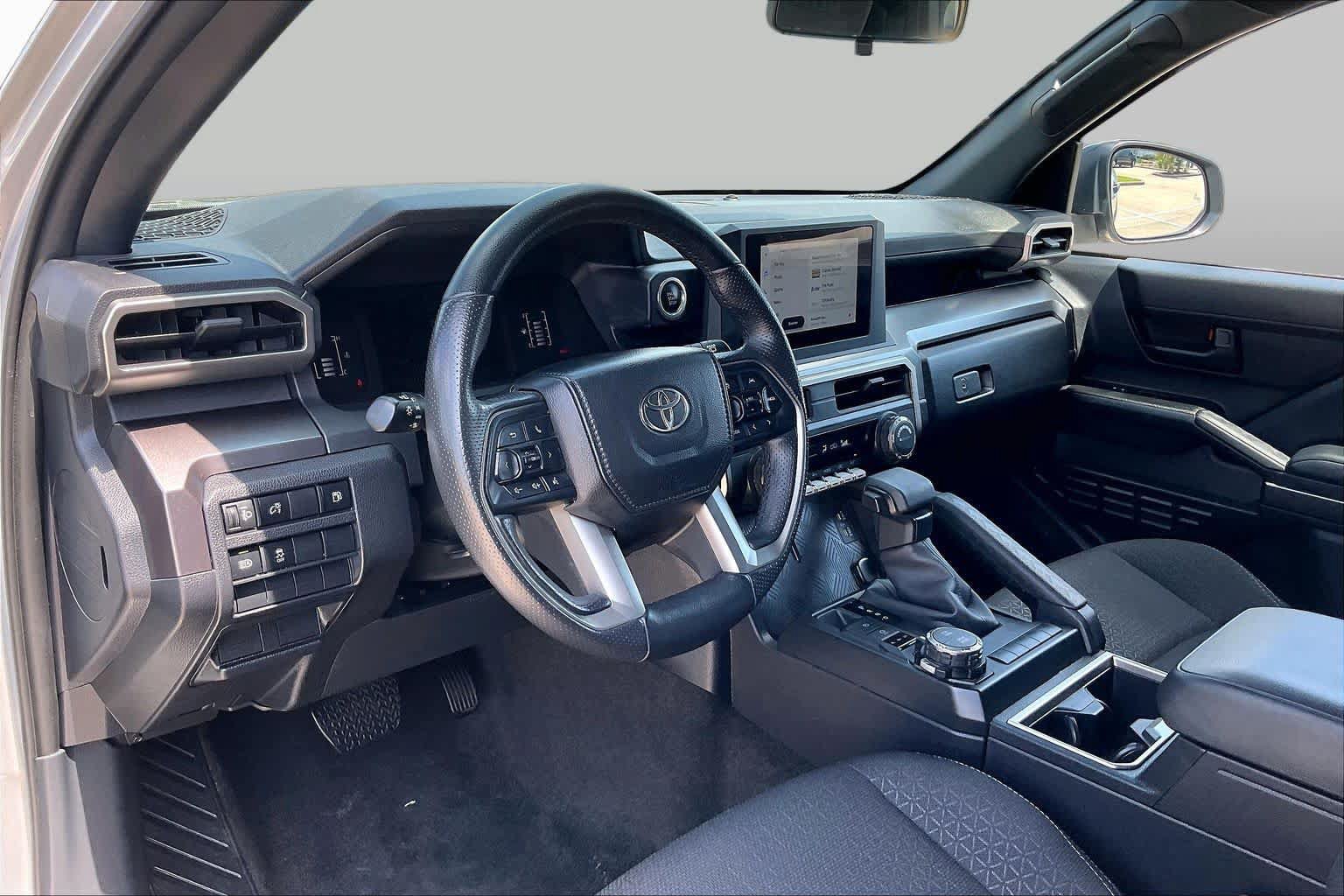 Used 2025 Toyota 4Runner SR5 AWD/4WD image 17