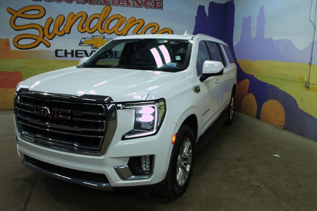 Used 2023 GMC Yukon XL SLT w/ SLT Luxury Package image 4