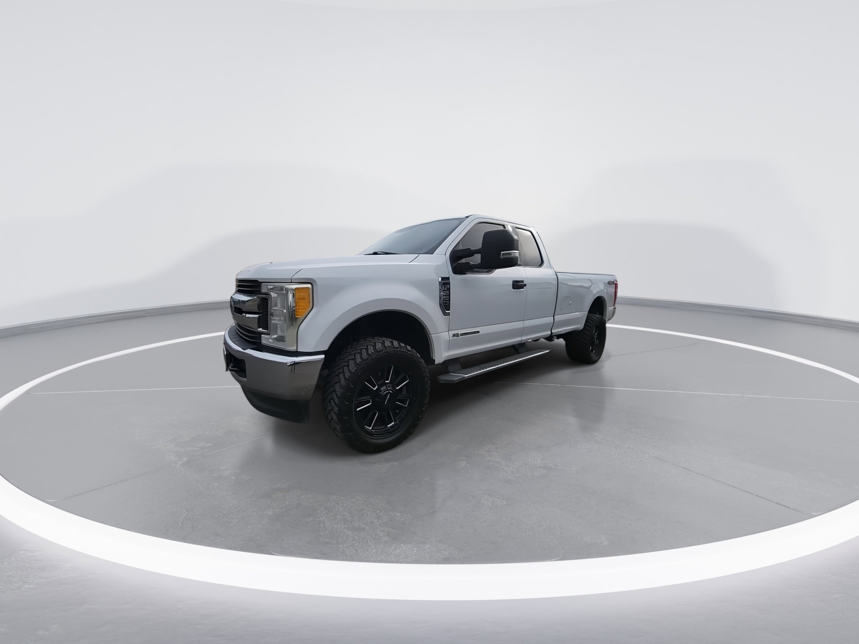 Used 2017 Ford F250 XLT w/ Camper Package image 4