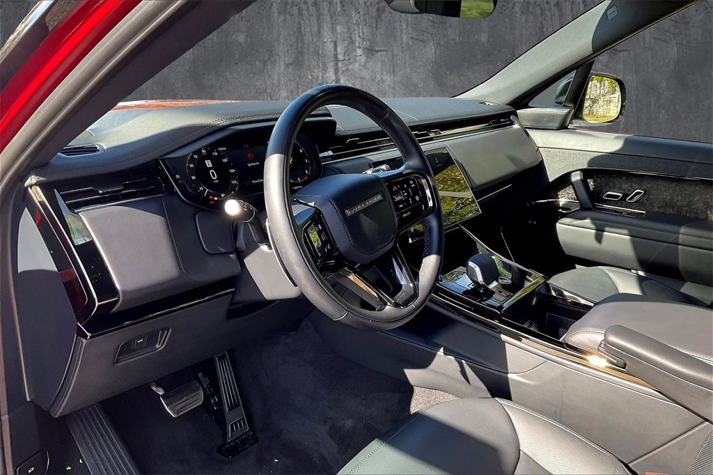 Used 2025 Land Rover Range Rover Sport Dynamic SE image 16