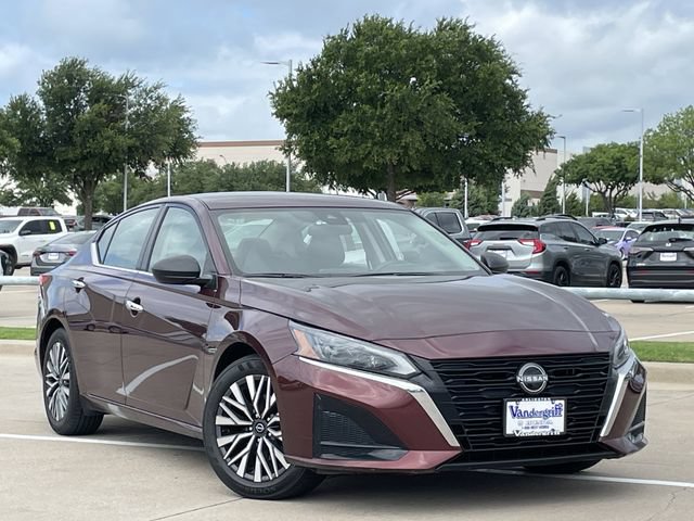 Used 2024 Nissan Altima 2.5 SV FWD image 2