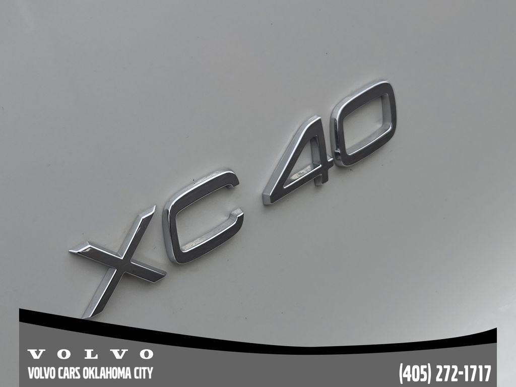 Certified 2023 Volvo XC40 B5 Ultimate w/ Protection Package Premier image 10