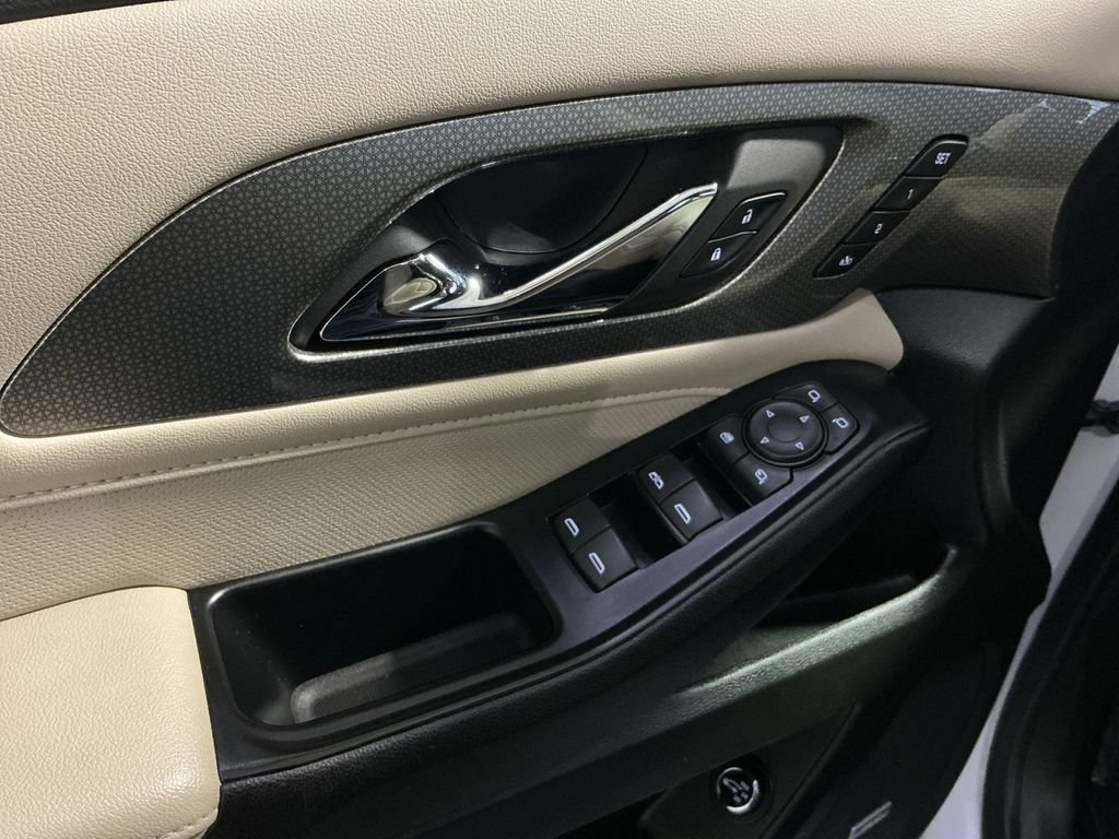 Used 2023 Chevrolet Traverse Premier AWD/4WD image 16