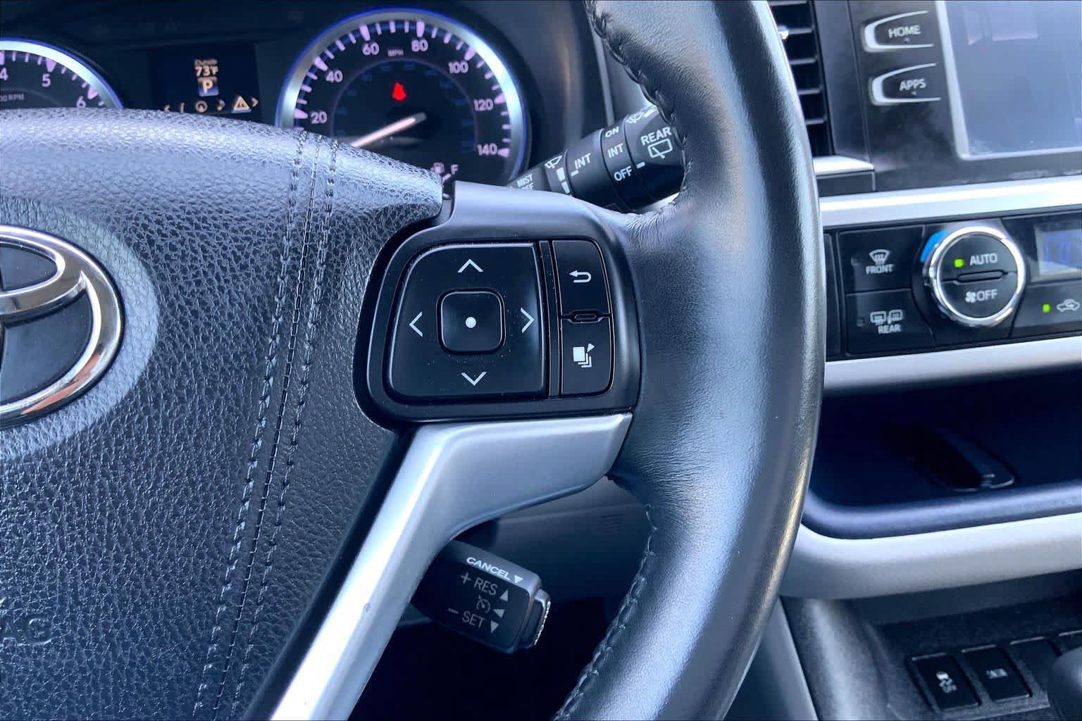 Used 2015 Toyota Highlander XLE FWD image 24