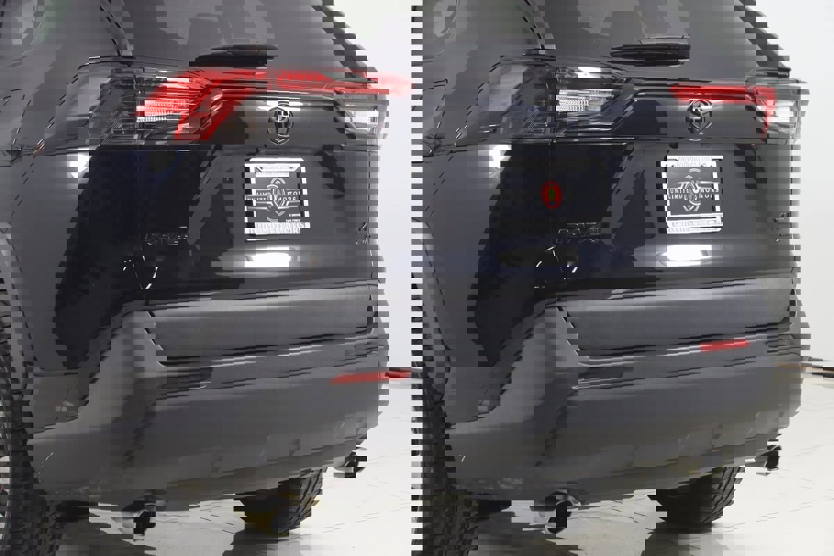 Used 2019 Toyota RAV4 XLE Premium image 21