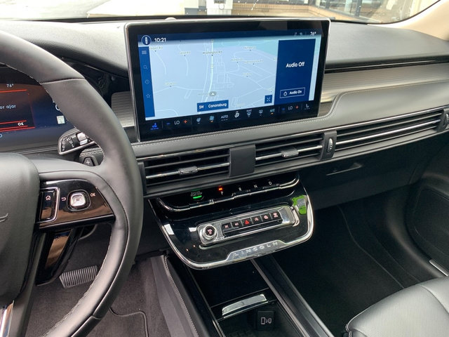 Certified 2025 Lincoln Corsair AWD w/ Equipment Group 101A image 27