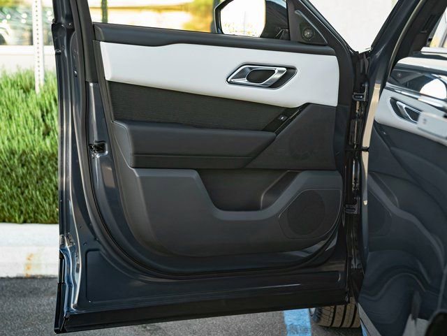 New 2026 Land Rover Range Rover Velar Dynamic SE image 12