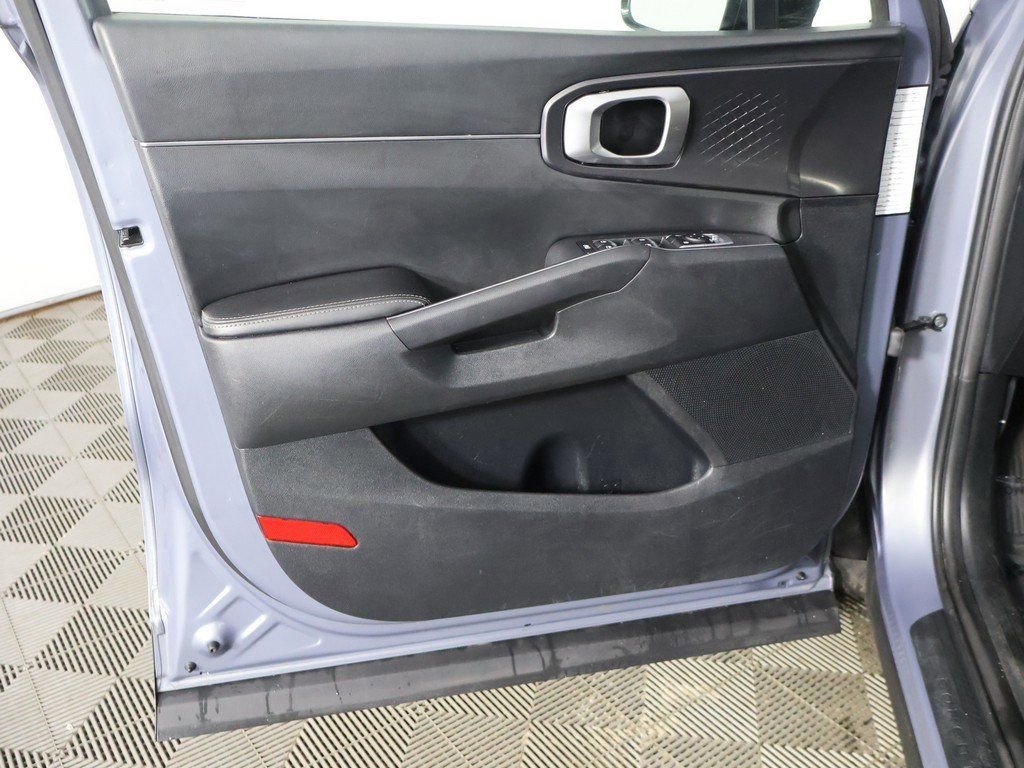 Used 2024 Kia Sorento S image 23