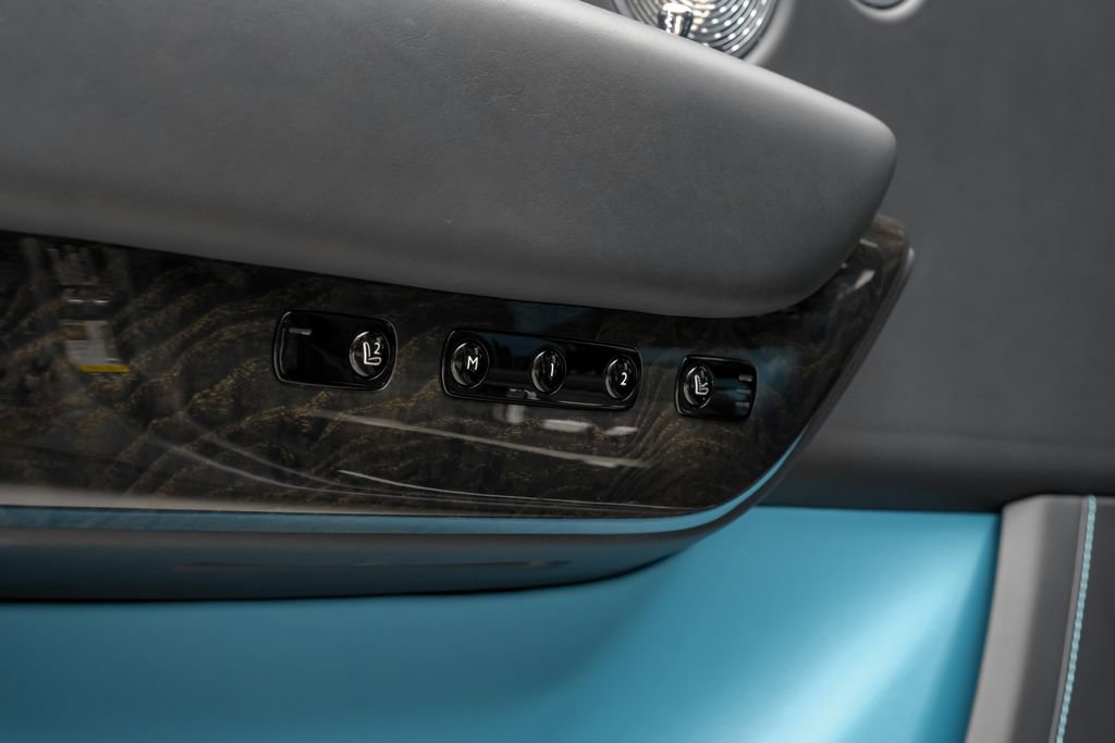 Used 2022 Rolls-Royce Cullinan w/ Cullinan Package image 54