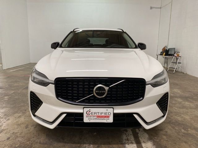 Used 2025 Volvo XC60 B5 Core image 2