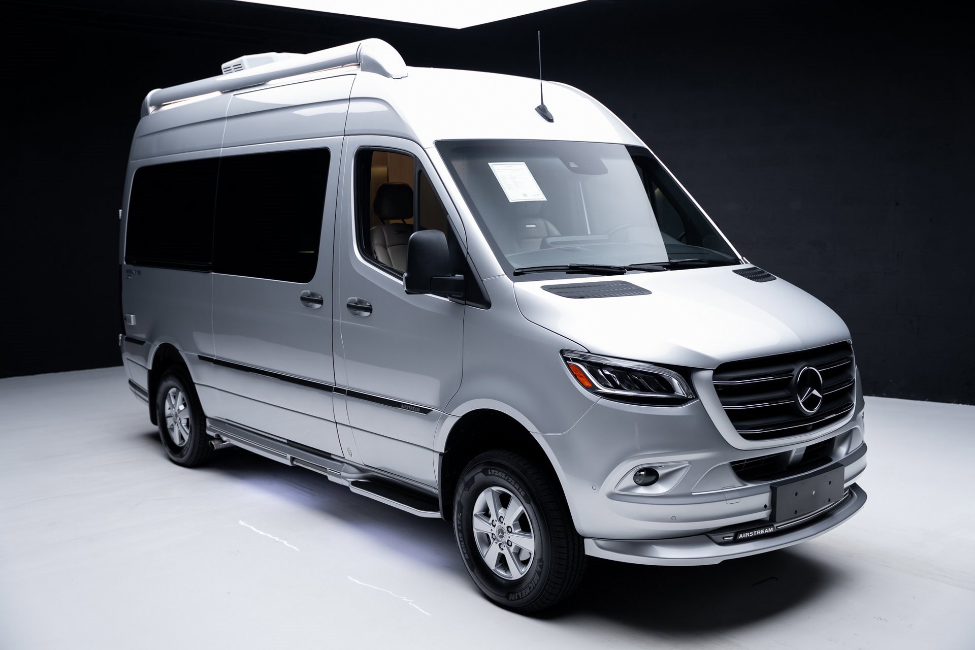 Used 2022 Mercedes-Benz Sprinter 144 Cargo image 41