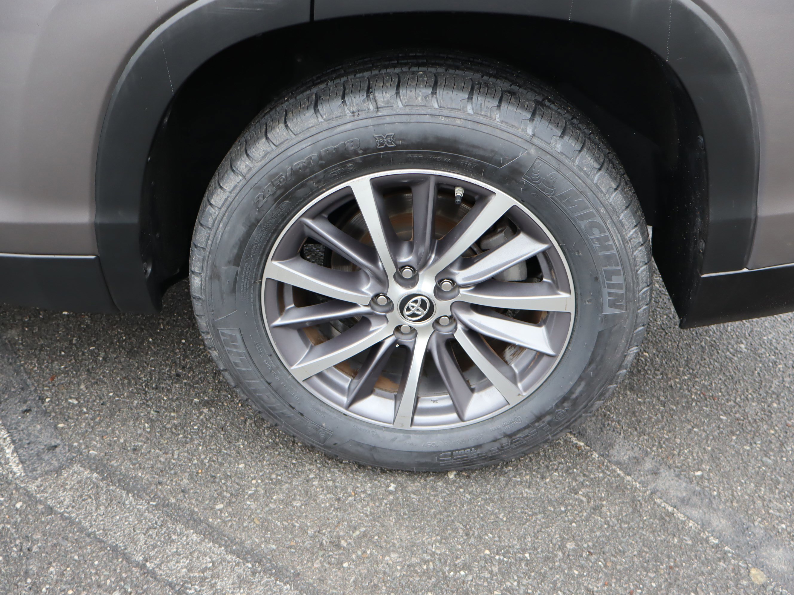 Used 2019 Toyota Highlander XLE image 42