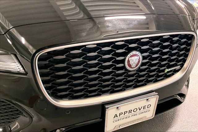 Certified 2022 Jaguar XF R-Dynamic SE AWD/4WD image 31