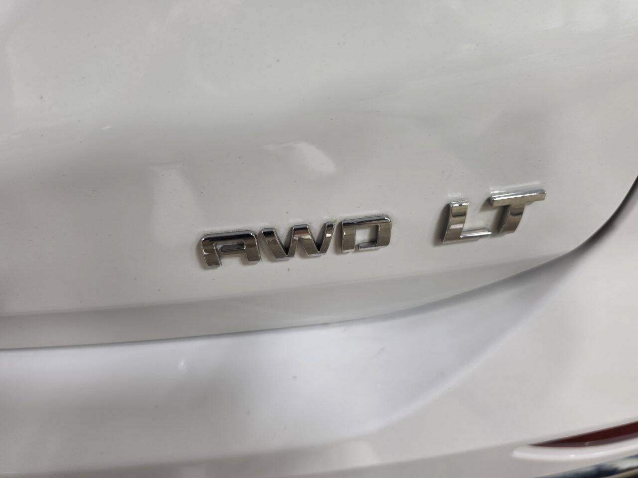 Used 2020 Chevrolet Equinox LT AWD/4WD image 11
