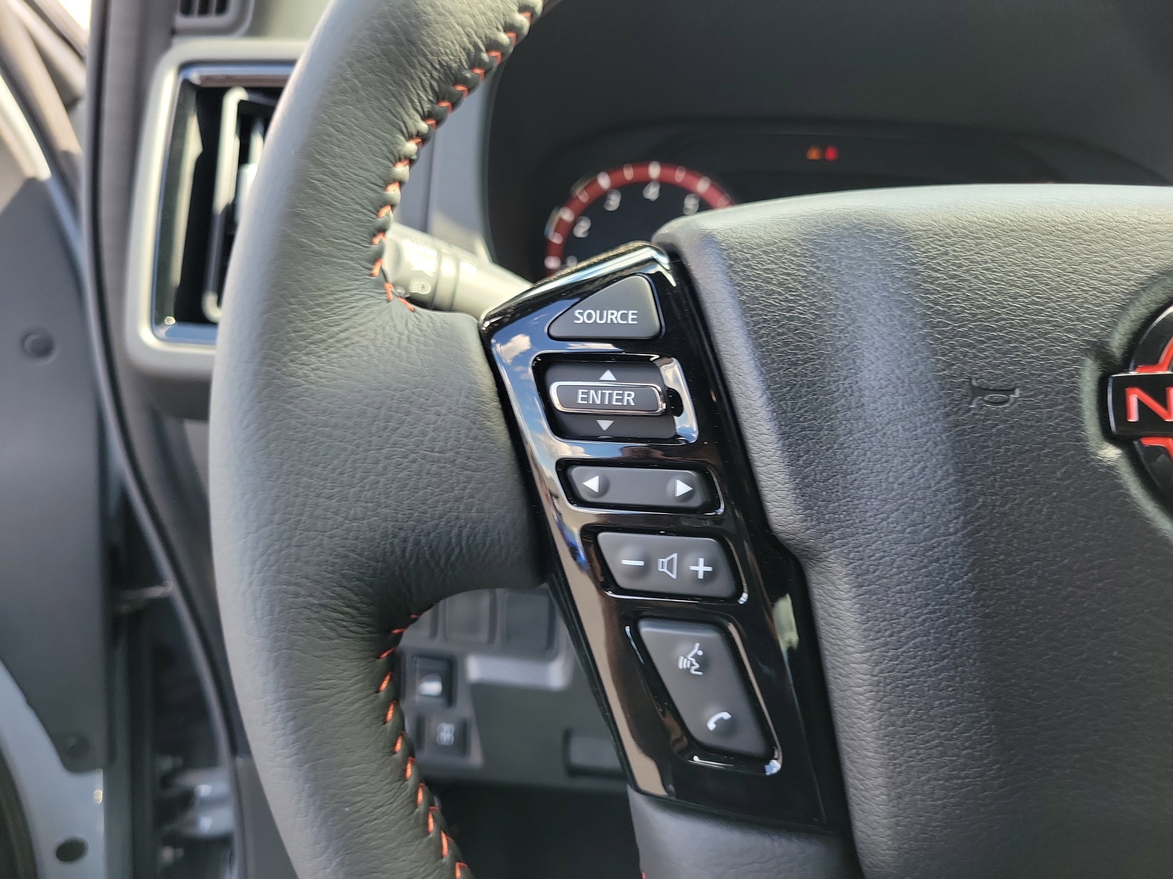 New 2025 Nissan Frontier PRO-4X image 22