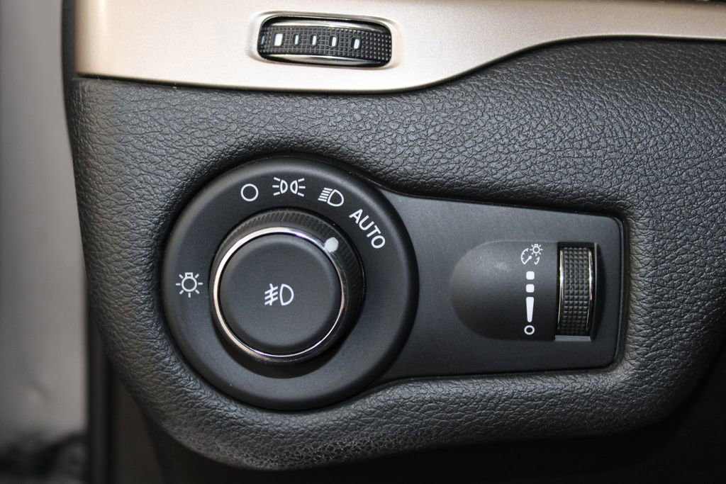 Used 2018 Jeep Cherokee Latitude image 33