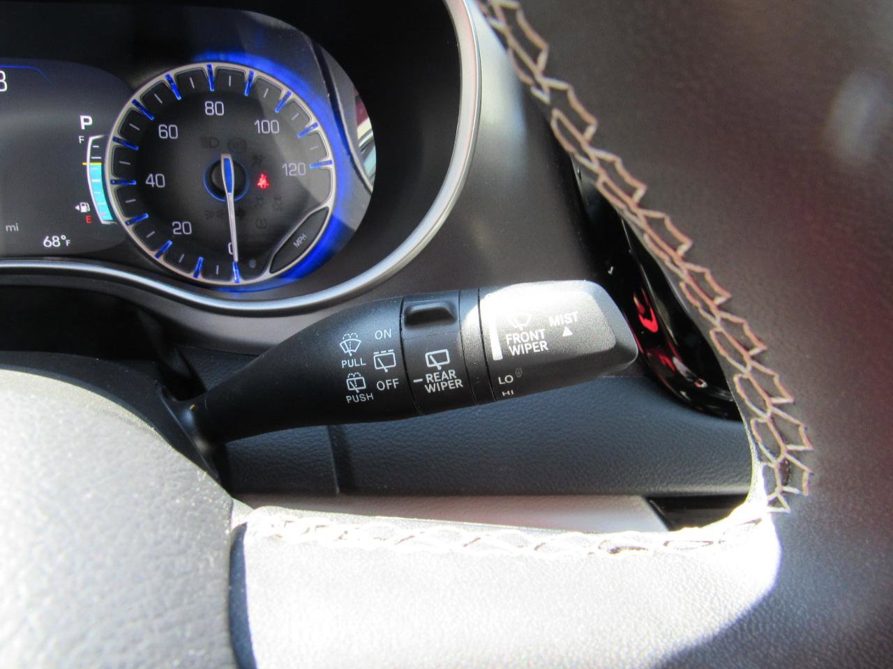 Used 2024 Chrysler Pacifica Touring-L FWD image 24