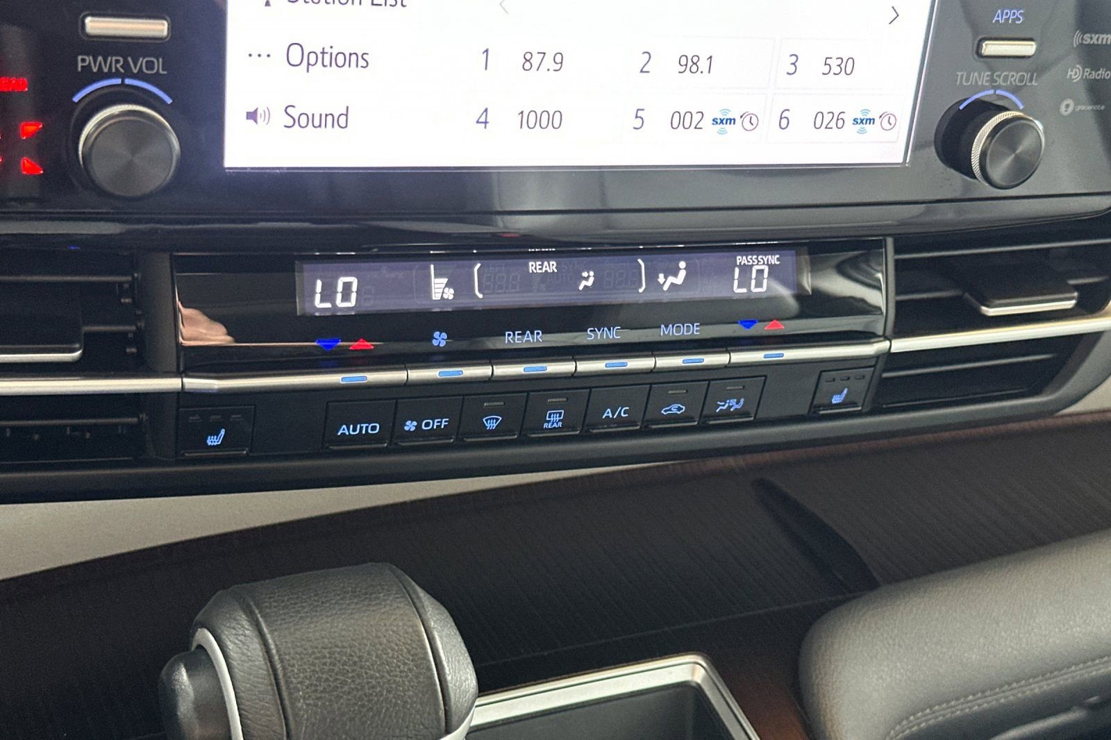 Certified 2022 Toyota Sienna XLE FWD image 23