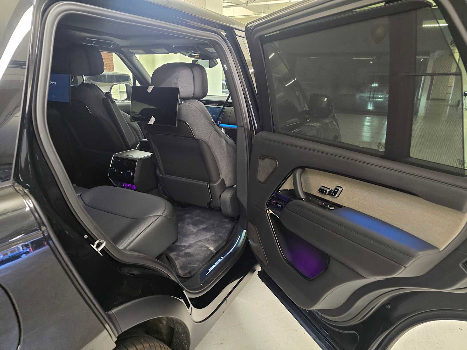 New 2026 Land Rover Range Rover SV image 14