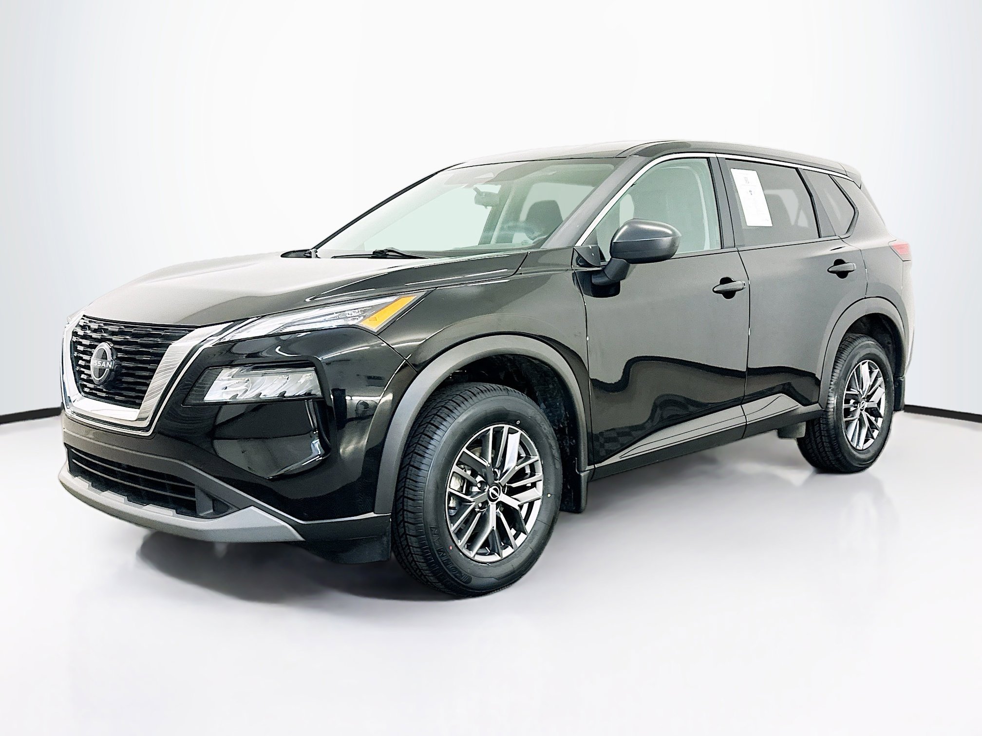 Used 2023 Nissan Rogue S image 3