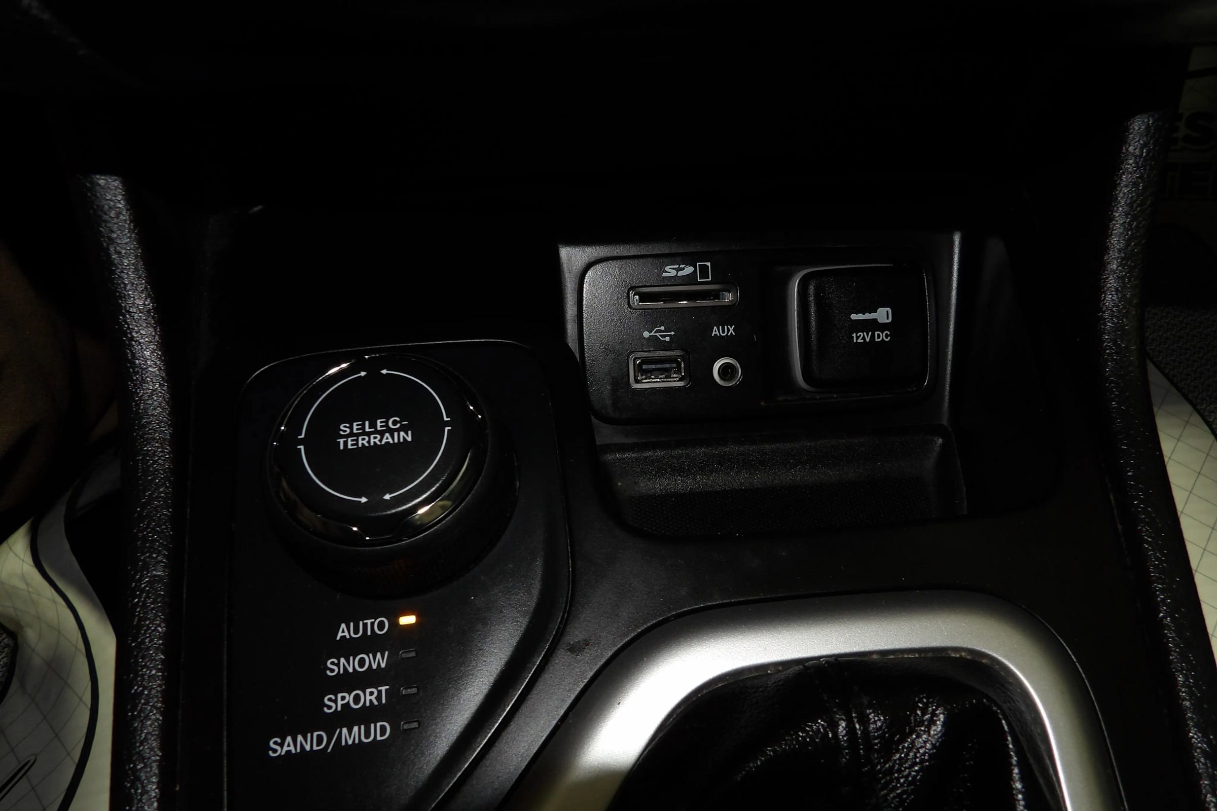 Used 2017 Jeep Cherokee Latitude w/ Safety/Convenience Group image 19