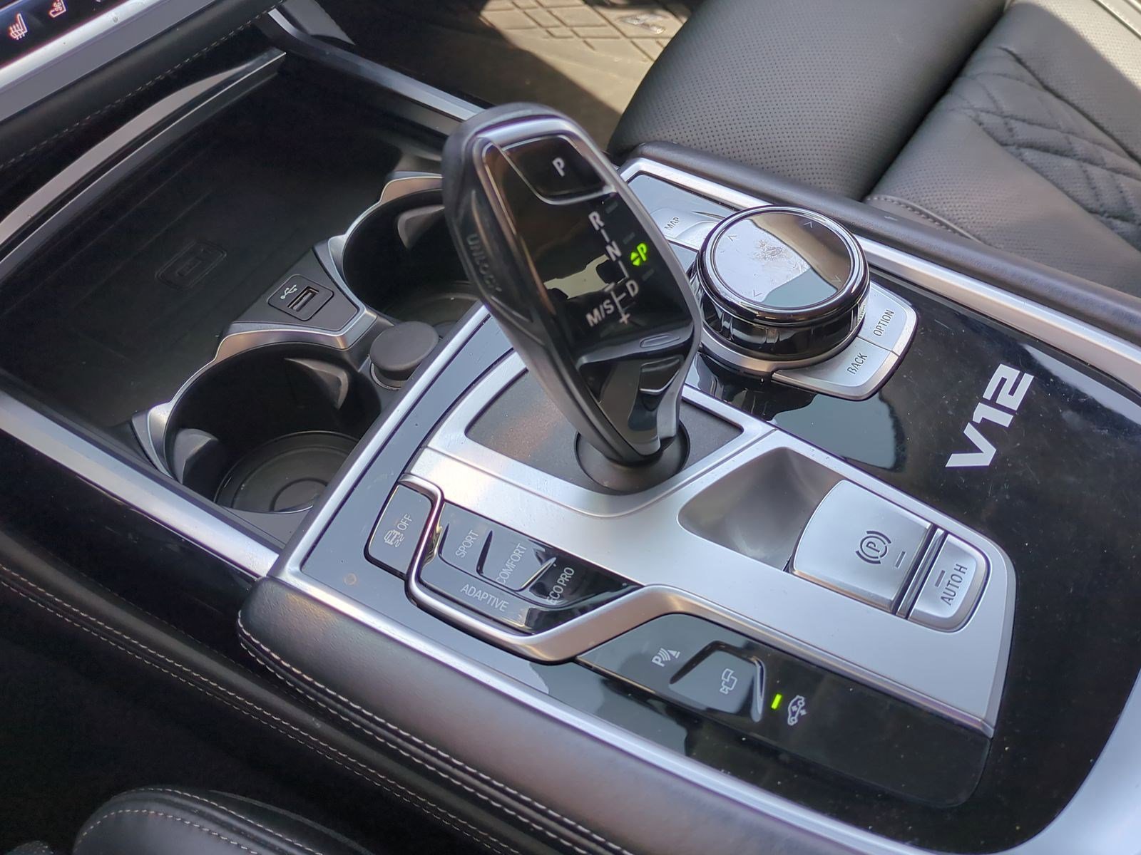 Used 2022 BMW M760i xDrive AWD/4WD image 26