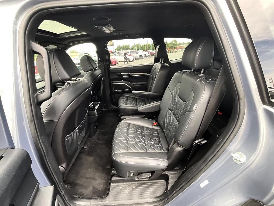 Used 2023 Kia Telluride AWD image 27