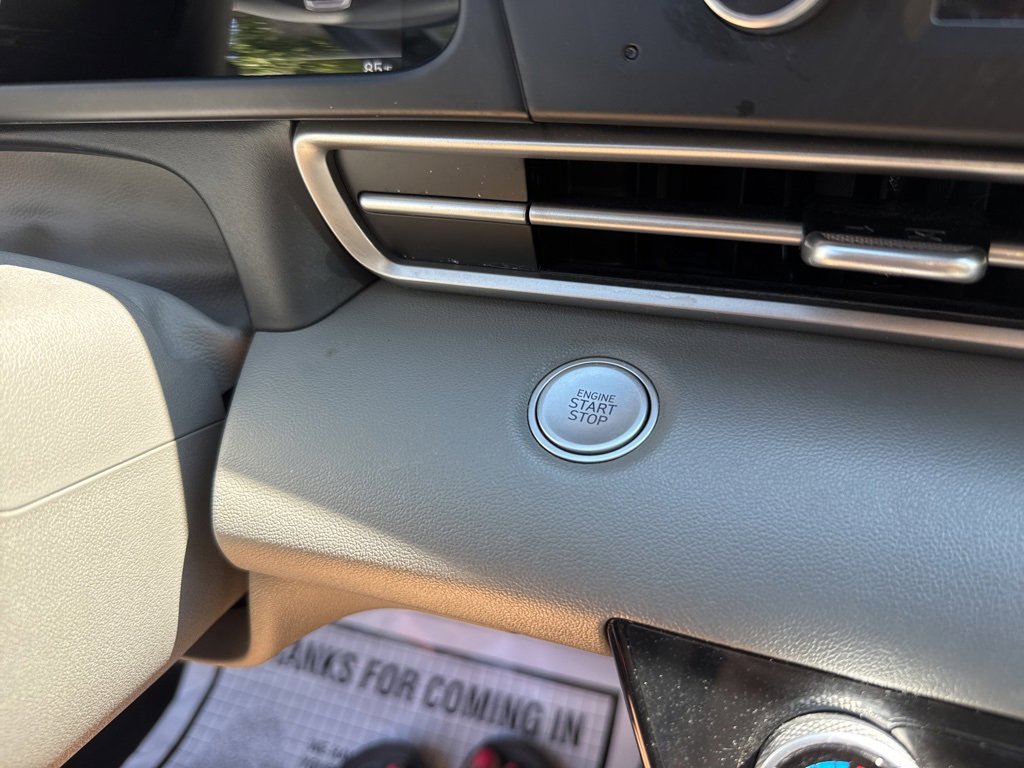 Used 2023 Hyundai Elantra SEL image 32