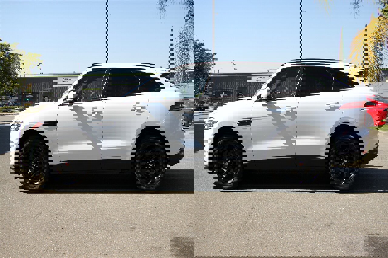 Used 2018 Jaguar F-PACE Premium image 5