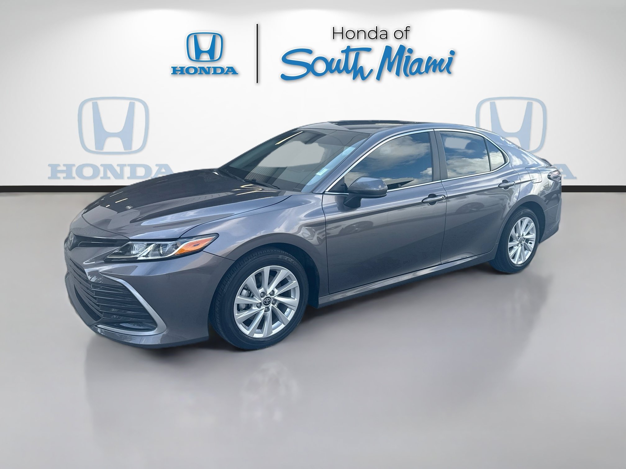 Used 2024 Toyota Camry LE FWD image 3