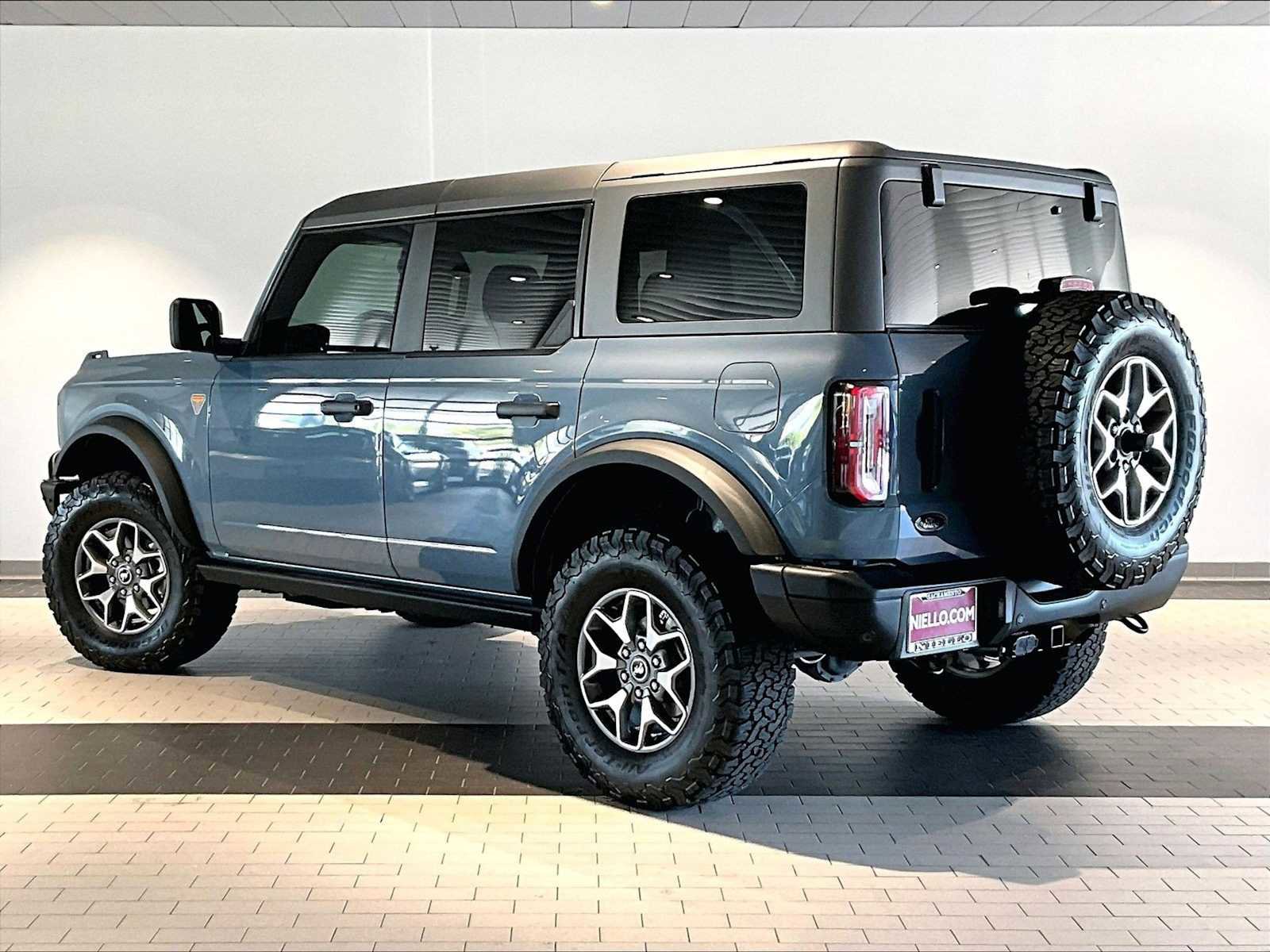 Used 2024 Ford Bronco Badlands image 3