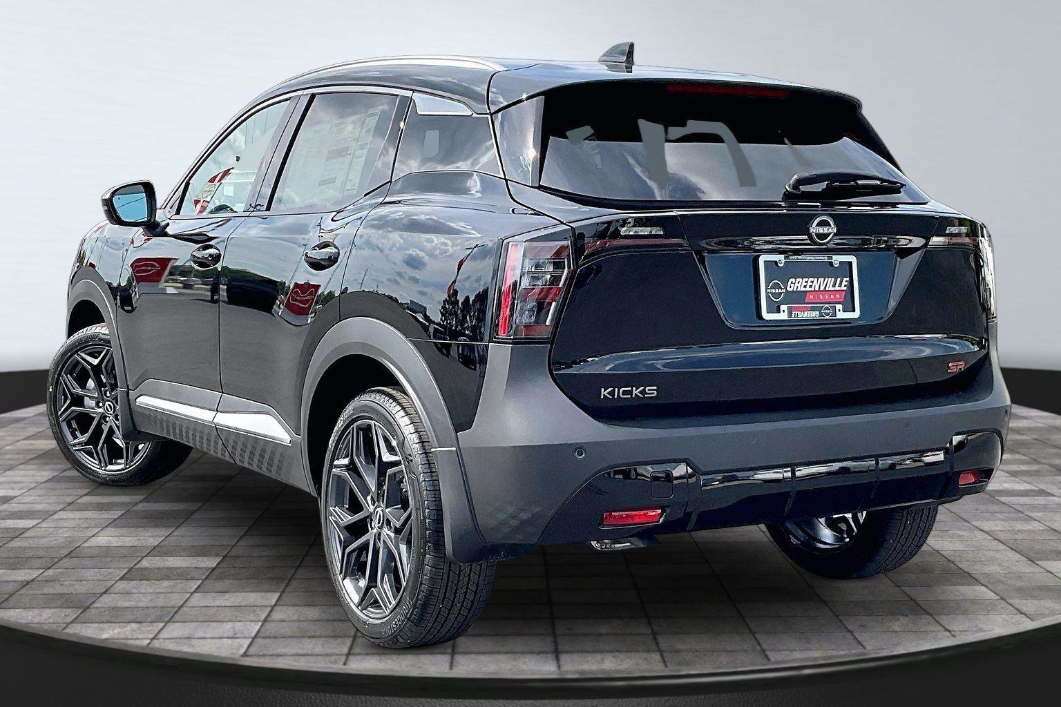New 2026 Nissan Kicks SR FWD image 3
