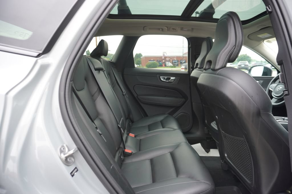 Used 2024 Volvo XC60 B5 Core AWD/4WD image 7