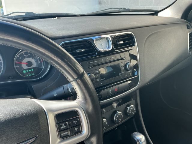 Used 2011 Chrysler 200 Limited FWD image 16