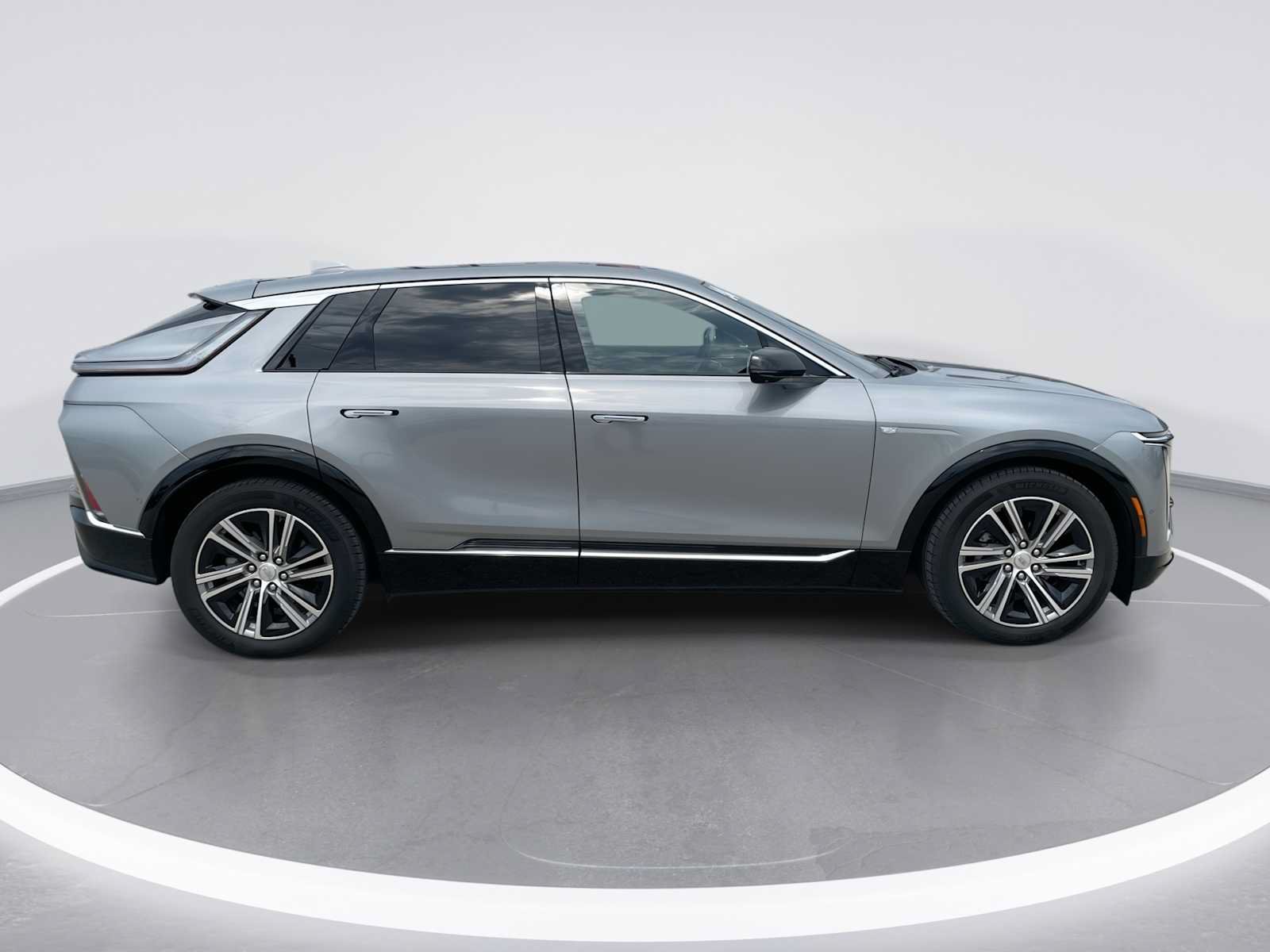 Certified 2024 Cadillac Lyriq Luxury AWD/4WD image 10
