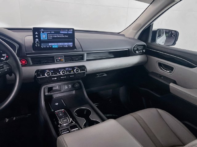 Certified 2025 Honda Pilot EX-L image 18