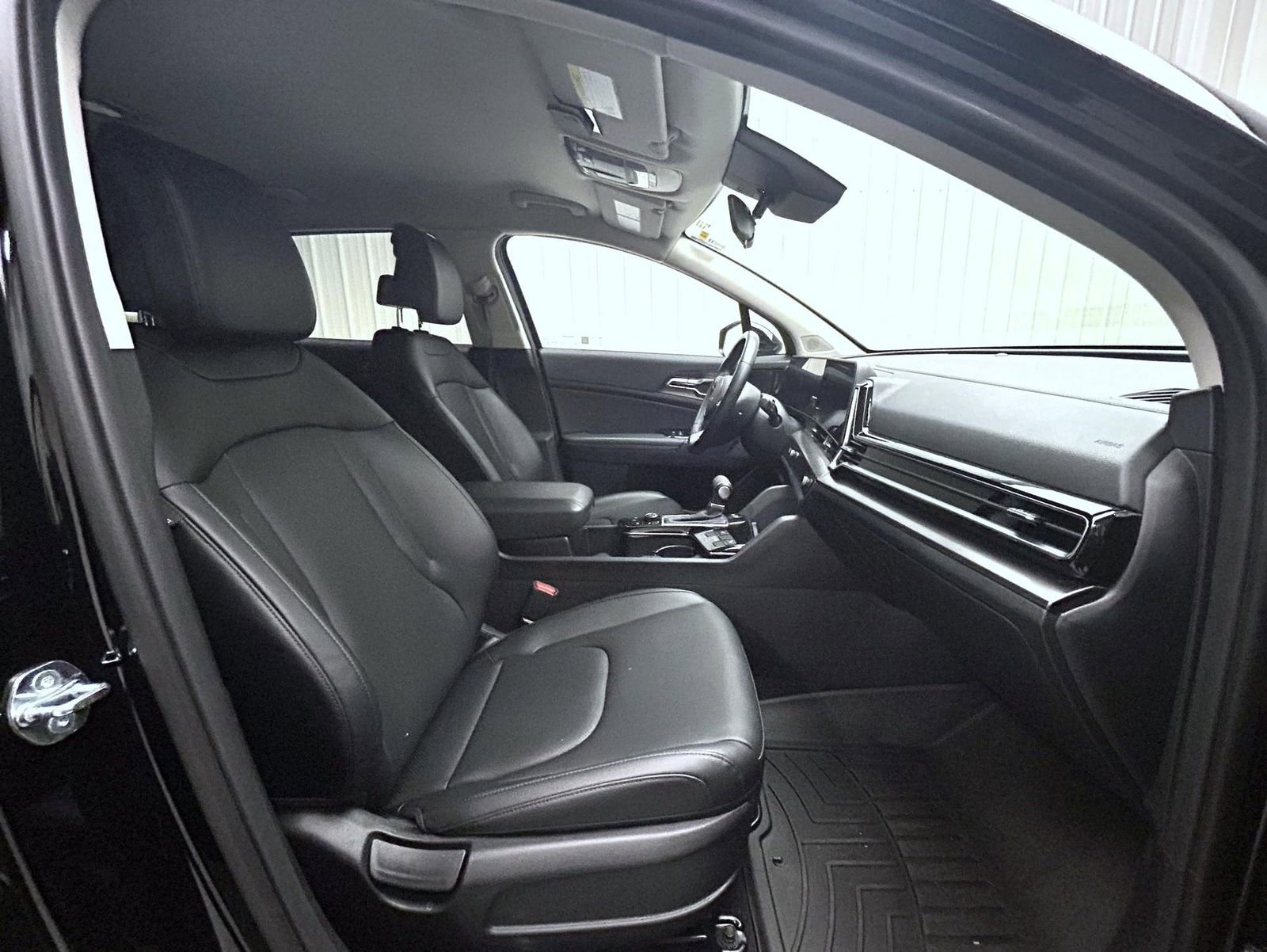 Used 2025 Kia Sportage EX image 15