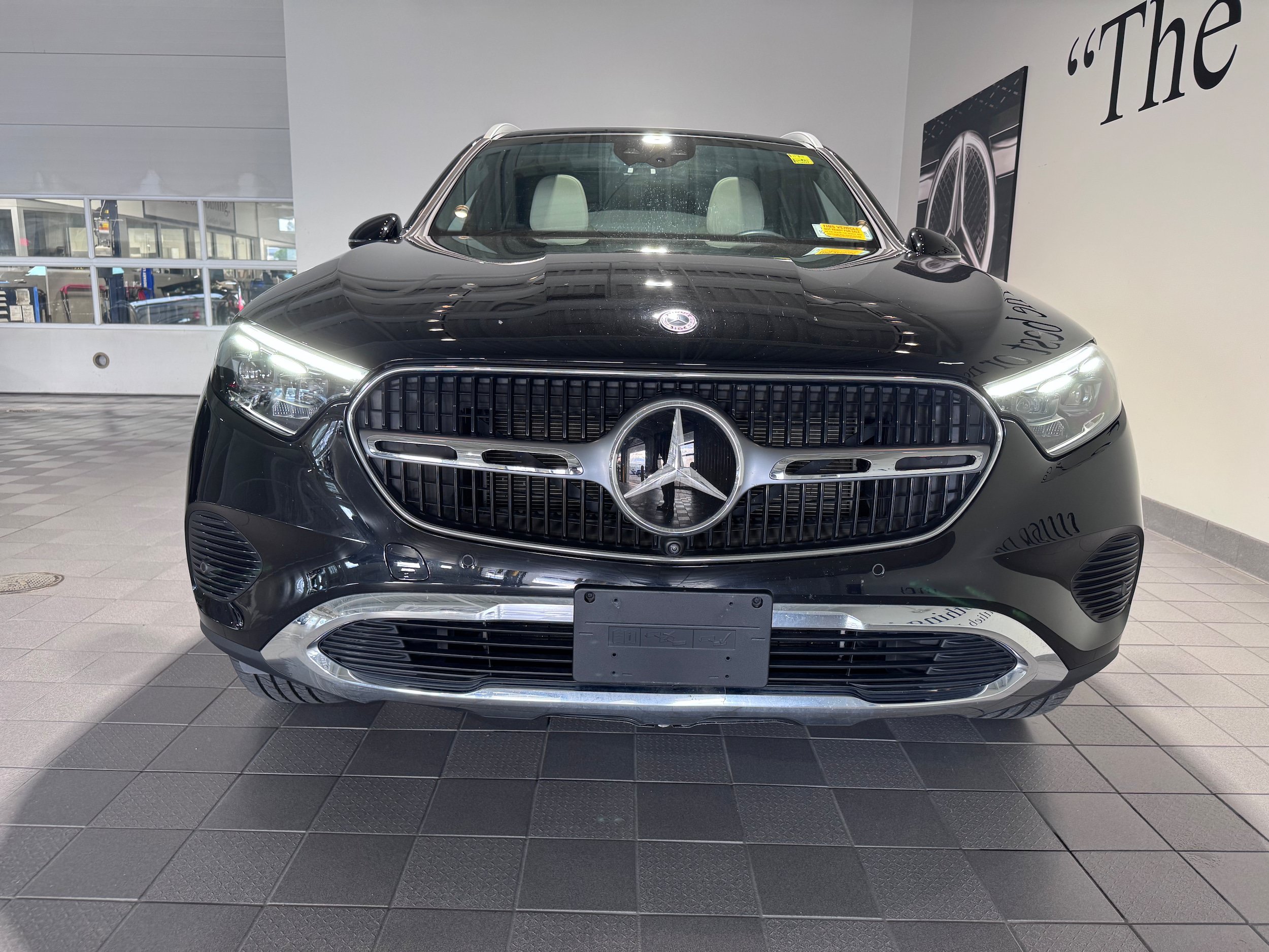 Used 2023 Mercedes-Benz GLC 300 4MATIC image 2