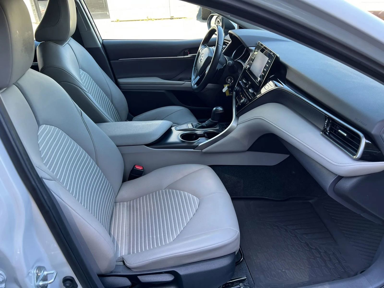 Used 2024 Toyota Camry SE FWD image 8