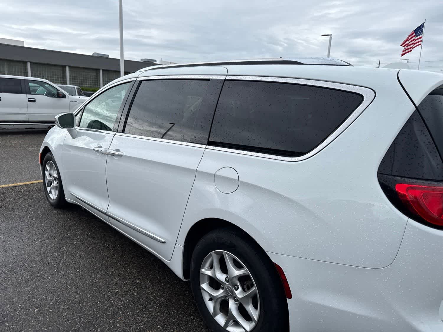 Used 2020 Chrysler Pacifica Limited FWD image 13