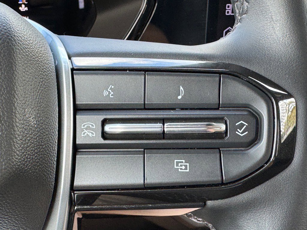 Used 2023 Chevrolet Colorado LT w/ LT Convenience Package II image 16