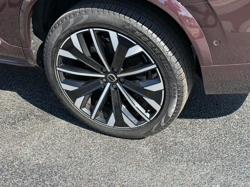 Certified 2025 Volvo XC90 B6 Plus AWD/4WD image 8
