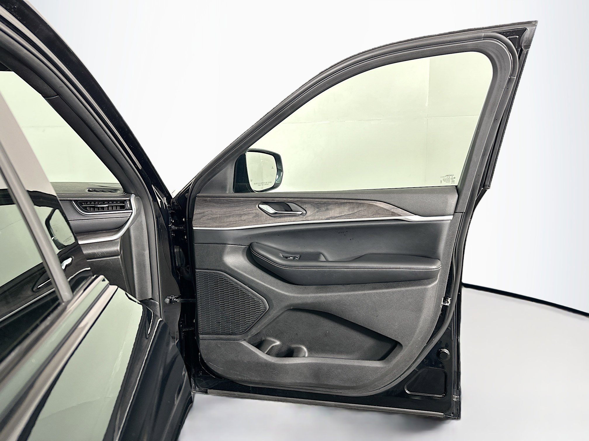 Used 2024 Jeep Grand Cherokee Limited image 33